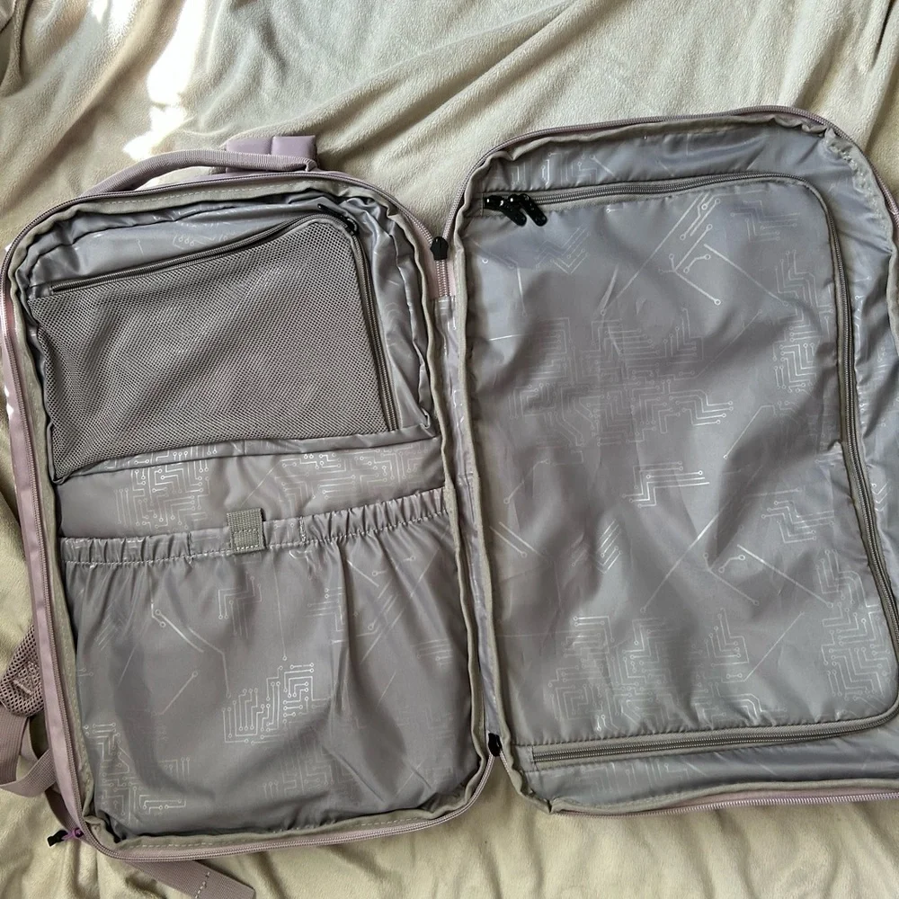 SWISSGEAR Viibe Core Dusty Lilac Travel Backpack with Charger Cord